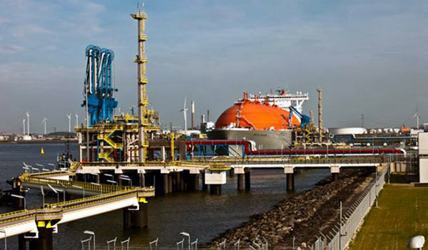 LNG-Tanker Arcic Voyager am GATE-Terminal in Rotterdam.