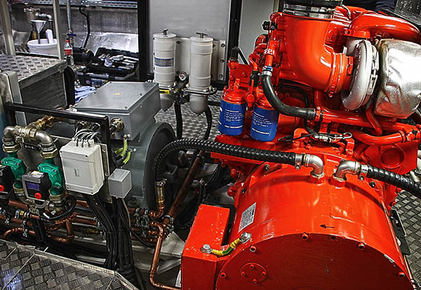 Diesel-Genset und elektrischer Torque-Fahrmotor im Maschinenraum der MS SEEADLER.