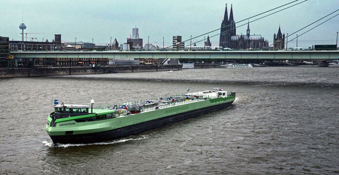 Die Greenstream im Sommer 2013 erstmals in Köln, auf dem Rhein.