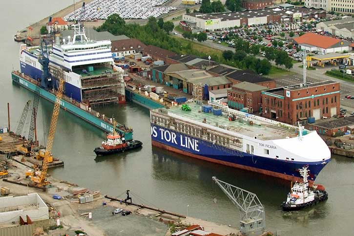 Luftbilder von der damaligen Verlängerung der FICARIA und FREESEA SEAWAYS aus dem Jahr 2009 bei MWB in Bremerhaven.