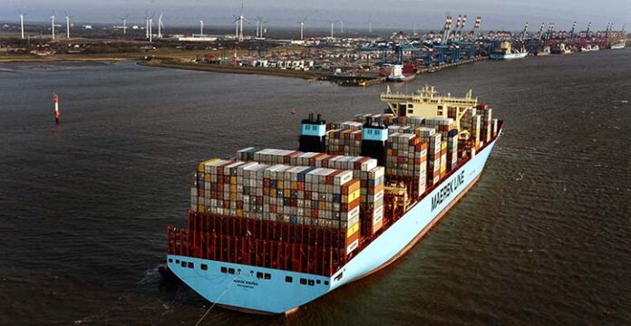 Container Terminal Erstanlauf der Maren Maersk in Bremerhaven.