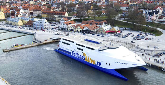 Die EXPRESS im Hafen von Visby.