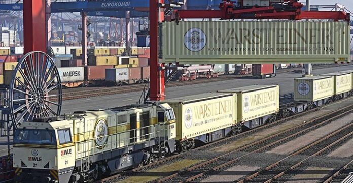 Neues Warsteiner Containerzug-Angebot verbindet NRW mit dem Hamburger Hafen