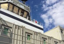 Neuer ELA 33-Fuß Offshore Wohncontainer für mehr Komfort Wohncontainereinheiten auf einem Serviceschiff.