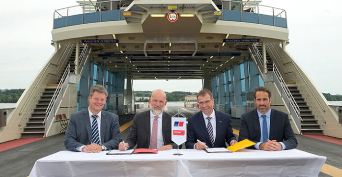 Vertragsunterzeichnung zwischen Rolls-Royce Power Systems und die Stadtwerke Konstanz.