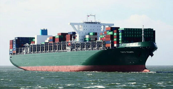 Containerschiff Tokyo Triumph in Fahrt.