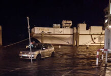 Mehr Schäden durch Stürme als durch Sturmfluten NPorts - Sicherung eines Pkw im Norddeicher Hafenbereich während einer Sturmflut in der Saison 2016/17.