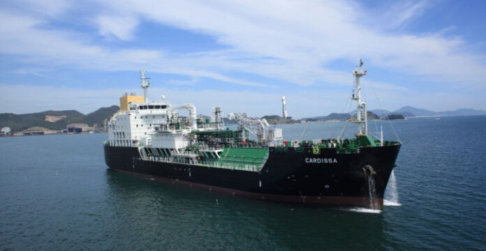 LNG-Tanker CARDISSA wird per Ship-to-Ship die Bebunkerung der neuen SIEM Autotransporter in Emden durchführen