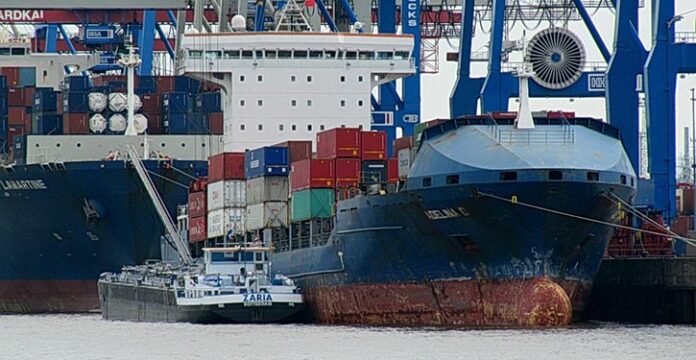 Betankung von Containerschiff
