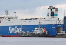 Reeder und Charterer im Spannungsfeld des Bunkermarktes Bunkerboot bebunkert RoRo-Schiff