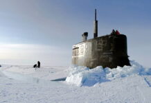 „Machtkampf“ in der Arktis wegen Klimawandel und Eisschmelze U-Boote im Eismeer
