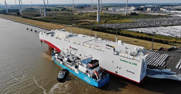ENGIE ZEEBRUGGE bebunkert im Ship-to-Ship Verfahren die SIEM CONFUCIUS mit rund 1.500 to LNG an der Emspier in Emden.